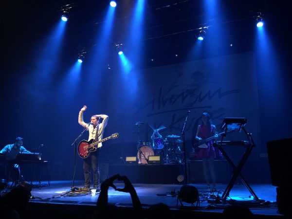 Brian Aubert shows his broken arm | Silversun Pickups