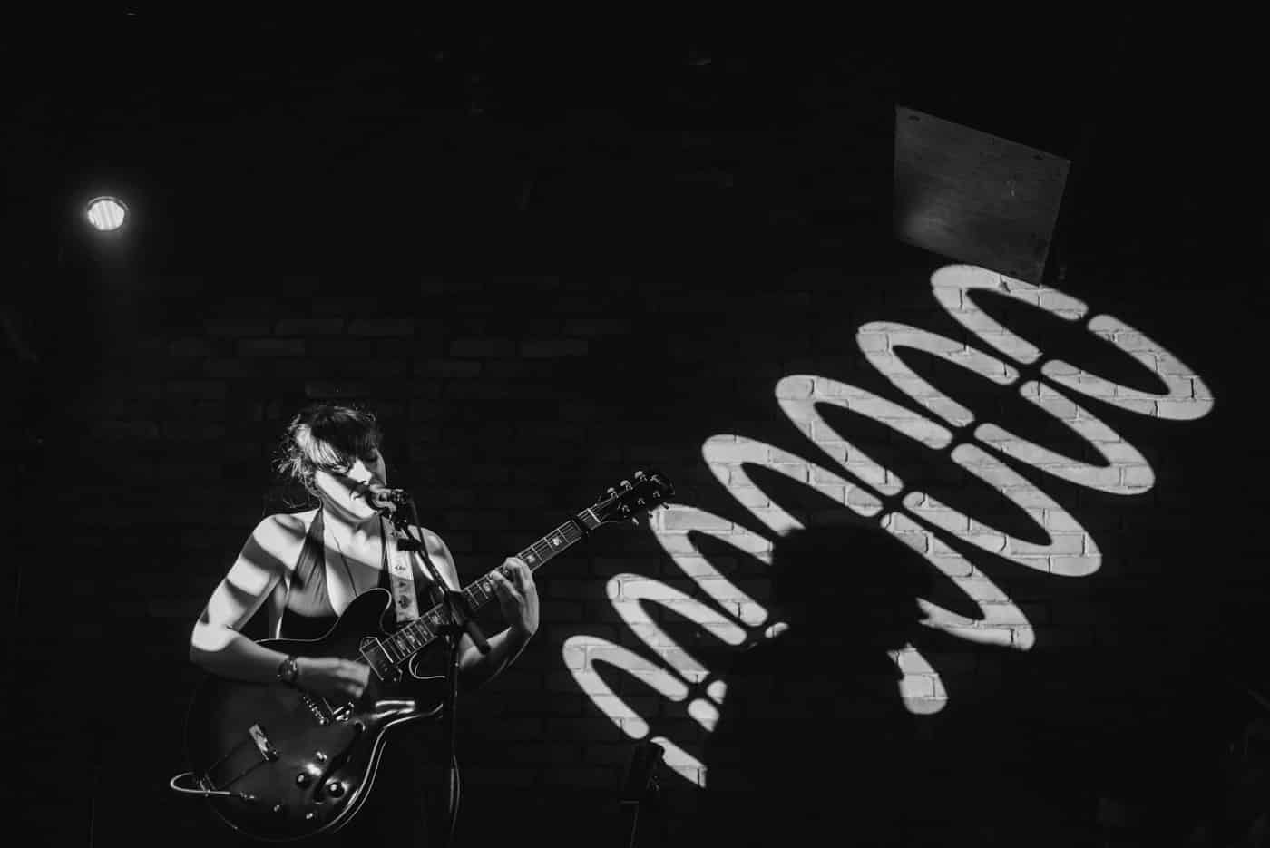 hop along black & white