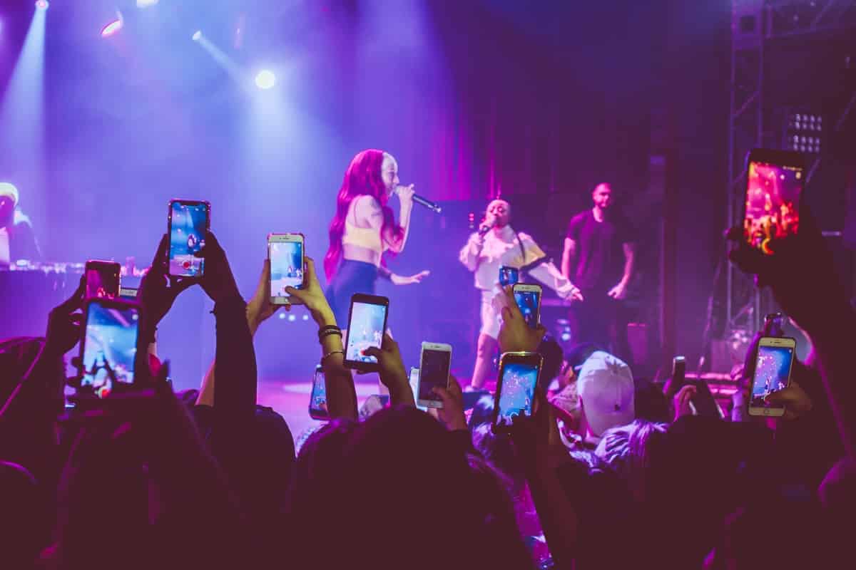 Camera phones at the BHAD BHABIE show﻿ in Montreal