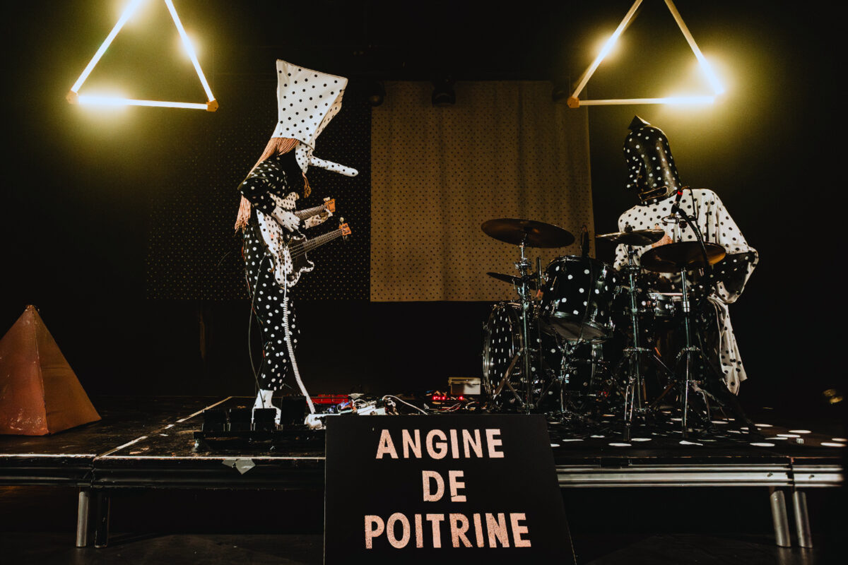 watch-angine-de-poitrine-play-a-secret-show-in-montreal-montreal-rocks